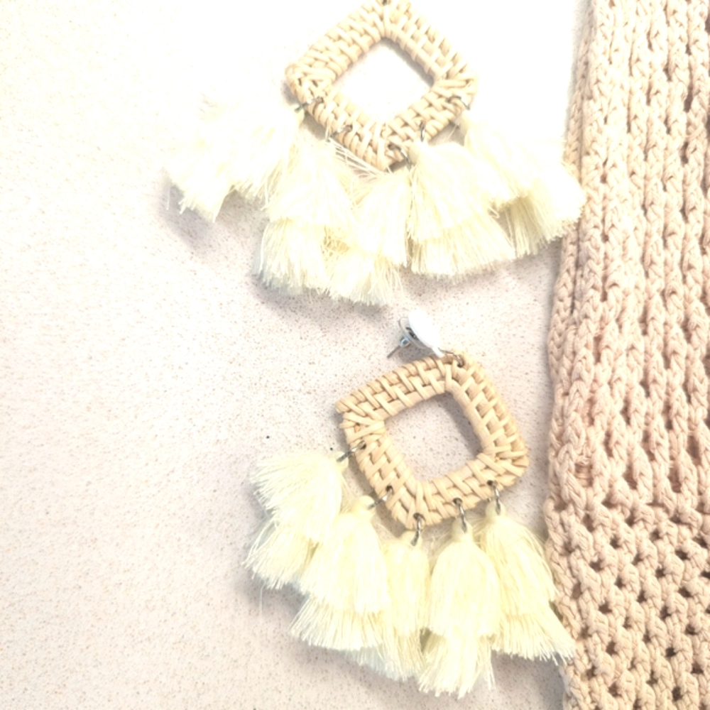 Boho"Bundle",X3 Cream and Coral Floral Tote Bag wth Fringe Earrings/Bead Bracele - Picture 3 of 9